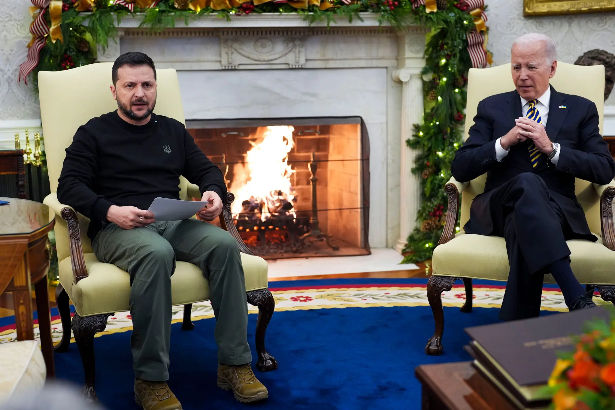 Президент Володимир Зеленський із президентом Байденом у грудні. Навіть коли він наполягає на підтримці Заходу, пан Зеленський намагається вирішити проблеми, які він контролює.